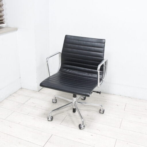 HermanMiller ハーマンミラー キャスターチェア イームズアルミナムグループ マネジメントチェア 黒革 ガス圧昇降